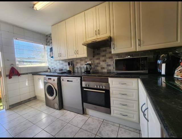 3 BEDROOM SIMPLEX FOR SALE IN GLENVISTA